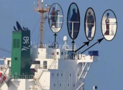 জিম্মি জাহাজে অবস্থানরত ৪ সোমালিয়ান জলদস্যুর ছবি প্রকাশ