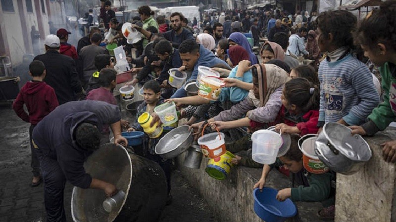 গাজায় অনাহারকে অস্ত্র হিসেবে  ব্যবহার করছে