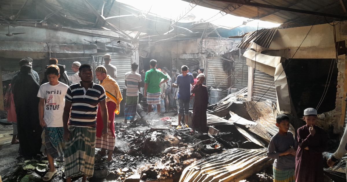 নারায়ণগঞ্জের রূপগঞ্জে গাউছিয়া বাজারে আগুন পুড়ে গেলো ২০০ দোকান