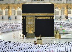 মসজিদে নববি ও মসজিদুল হারাম-এ তারাবি-তাহাজ্জুদ পড়াবেন যে ৮ ইমাম