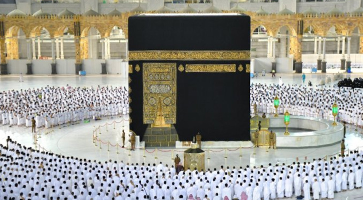 মসজিদে নববি ও মসজিদুল হারাম-এ তারাবি-তাহাজ্জুদ পড়াবেন যে ৮ ইমাম
