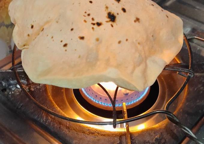 বিয়ে বাড়িতে রুটি সেঁকে খাওয়া নিয়ে, নেটিজেনদের হাস্যরস