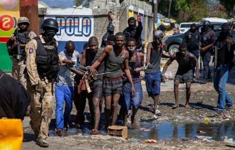 ৪ হাজার বন্দি পালিয়ে গেছে হাইতির জেল ভেঙে