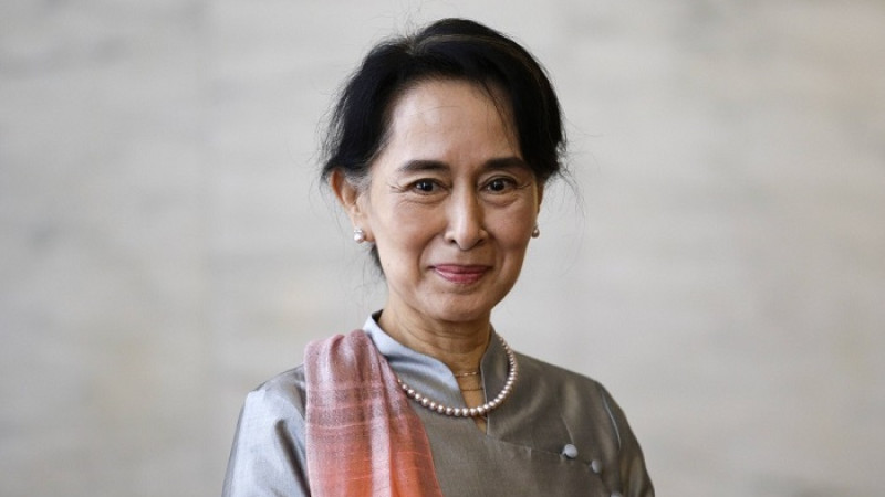 সু চিকে কারাগার থেকে সরিয়ে  গৃহবন্দি করল মিয়ানমারের জান্তা