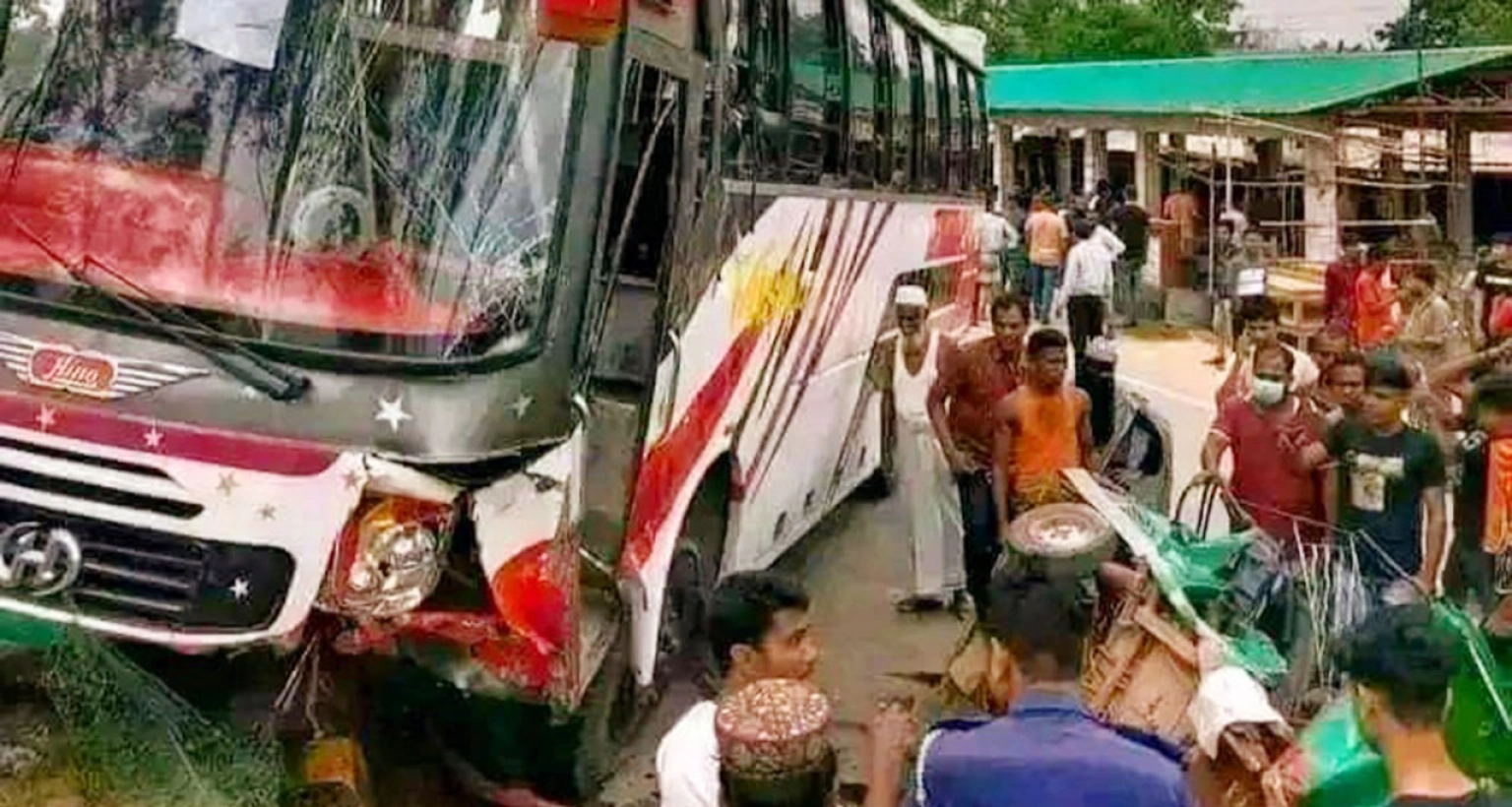 ময়মনসিংহে সড়ক দুর্ঘটনা: একই পরিবারের ৩ জন সহ নিহত ৮