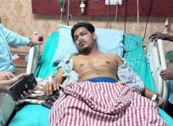 শিশু মারা যাওয়ায় চিকিৎসককে পিটিয়ে আইসিইউতে পাঠালেন স্বজনরা