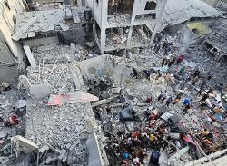 ইসরায়েলি হামলায় গাজায় নিহতের সংখ্যা বেড়ে প্রায় ৩৩ হাজার: নারী ও শিশুর সংখ্যাই বেশি