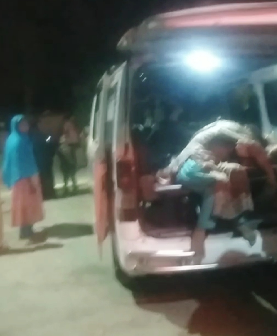 মোল্লাহাটে বিয়ের জন্য মেয়েকে পছন্দ না করায় ছেলের ভগ্নিপতিকে হত্যা, আহত ১০।