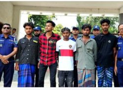 বাগেরহাটের মোল্লাহাটে এক গৃহবধূকে ধর্ষণের অভিযোগে ৫ জনকে গ্রেপ্তার করেছে পুলিশ।