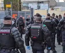 প্যারিস অলিম্পিকের আগে শত শত অভিবাসীকে সরিয়ে নিচ্ছে পুলিশ