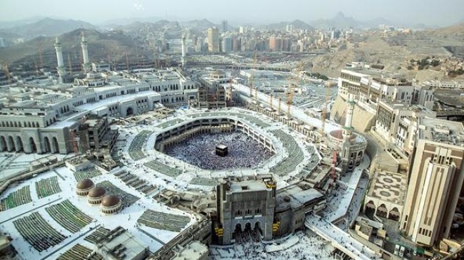 ২৪ ঘণ্টাই বাইতুল্লাহ ও মসজিদে নববিতে চলছে কোরআনের ক্লাস