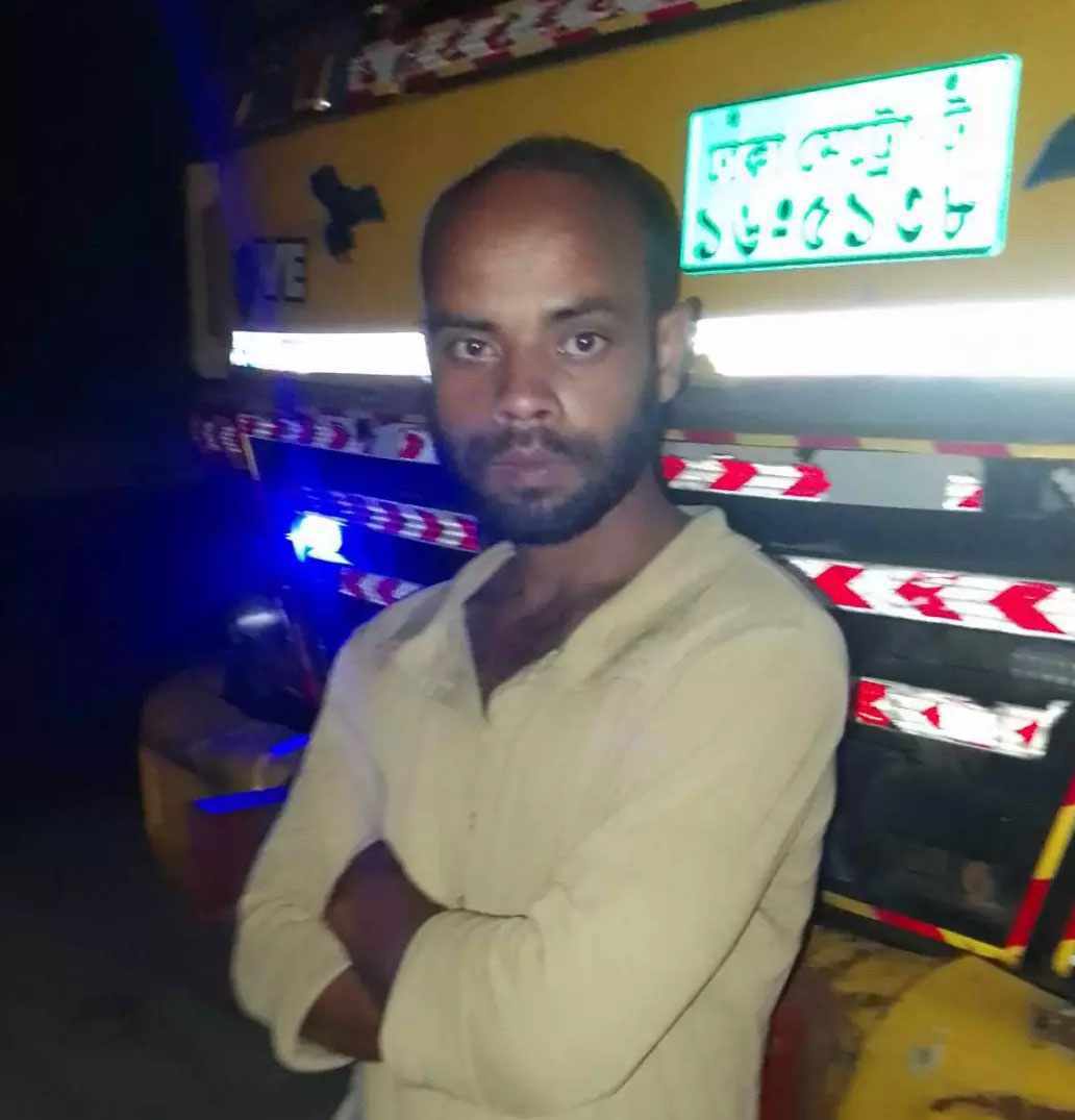 পটুয়াখালীর বাউফলে ট্রাক ড্রাইভার আল আমিন হত্যাকান্ড, বাউফলে ব্যবসায়ীর কাছ থেকে ছিনতাইকৃত রড গুদামঘড় থেকে উদ্ধার।