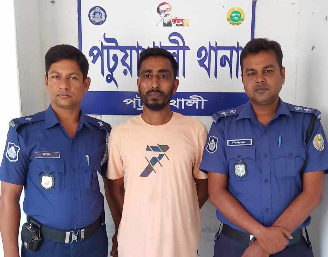 পটুয়াখালীর দক্ষিন জনপদের কুখ্যাত ডাকাত সরদার মানিক আটক।