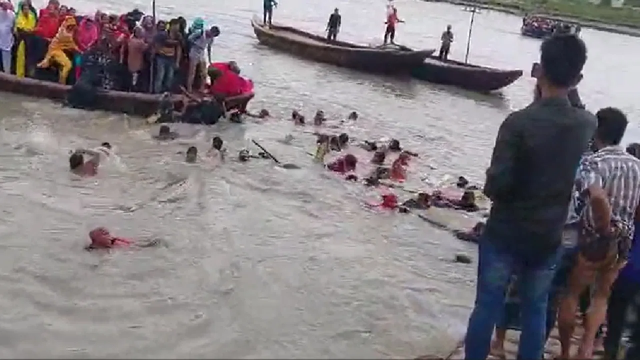 ৮০ যাত্রী নিয়ে ডুবল নৌকা! আছড়ে পড়ার আগেই খেল শুরু রেমাল-এর