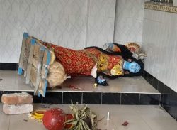 কলাপাড়ায় মন্দিরের প্রতিমা ভেঙে স্বর্নের চোখ নিয়ে গেছে দূর্বৃত্ত।