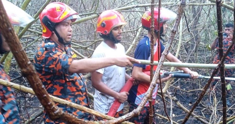 পুরোপুরি নিয়ন্ত্রণে এসেছে সুন্দরবনের আগুন : ফায়ার সর্ভিস