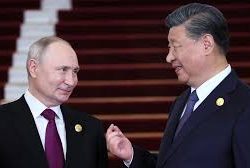 পশ্চিমাদের বিরুদ্ধে সম্পর্ক গভীর করতে চীনে পুতিন