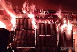 গাজীপুরে অগ্নিকাণ্ড: ৩ কলোনির শতাধিক বসতঘর-দোকান ভস্মীভূত