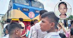 কুমিল্লায় ট্রেনে কাটা পড়ে স্কুলছাত্রীর মৃত্যু, ট্রেন আটকে অবরোধ