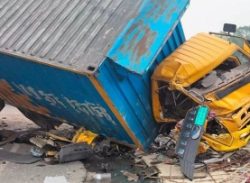 কালিয়াকৈরে কাভার্ডভ্যান ও অটোরিকশার মুখোমুখি সংঘর্ষ, নিহত ১