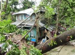 ঘূর্ণিঝড় ‘রেমাল’: দক্ষিণাঞ্চলের ৪০ লাখ গ্রাহক বিদ্যুৎ বিচ্ছিন্ন