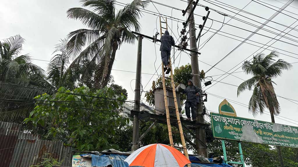 রেমালে ক্ষতিগ্রস্ত পৌনে ২ কোটি গ্রাহকের ঘরে বিদ্যুৎ ফিরবে কবে?