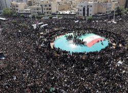 তেহরানে খামেনির ইমামতিতে রাইসির জানাযা, ১০ লক্ষাধিক জনতার অংশগ্রহন