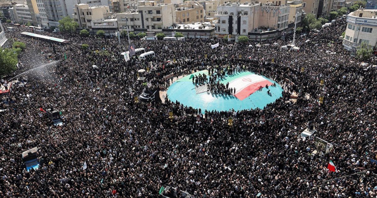 তেহরানে খামেনির ইমামতিতে রাইসির জানাযা, ১০ লক্ষাধিক জনতার অংশগ্রহন