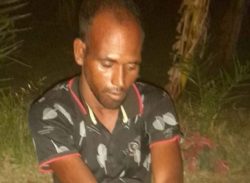 মানবতা যেখানে নিরবে কাঁদে, চুরির অপবাদে জেলেকে হাত পা বেঁধে মারধর