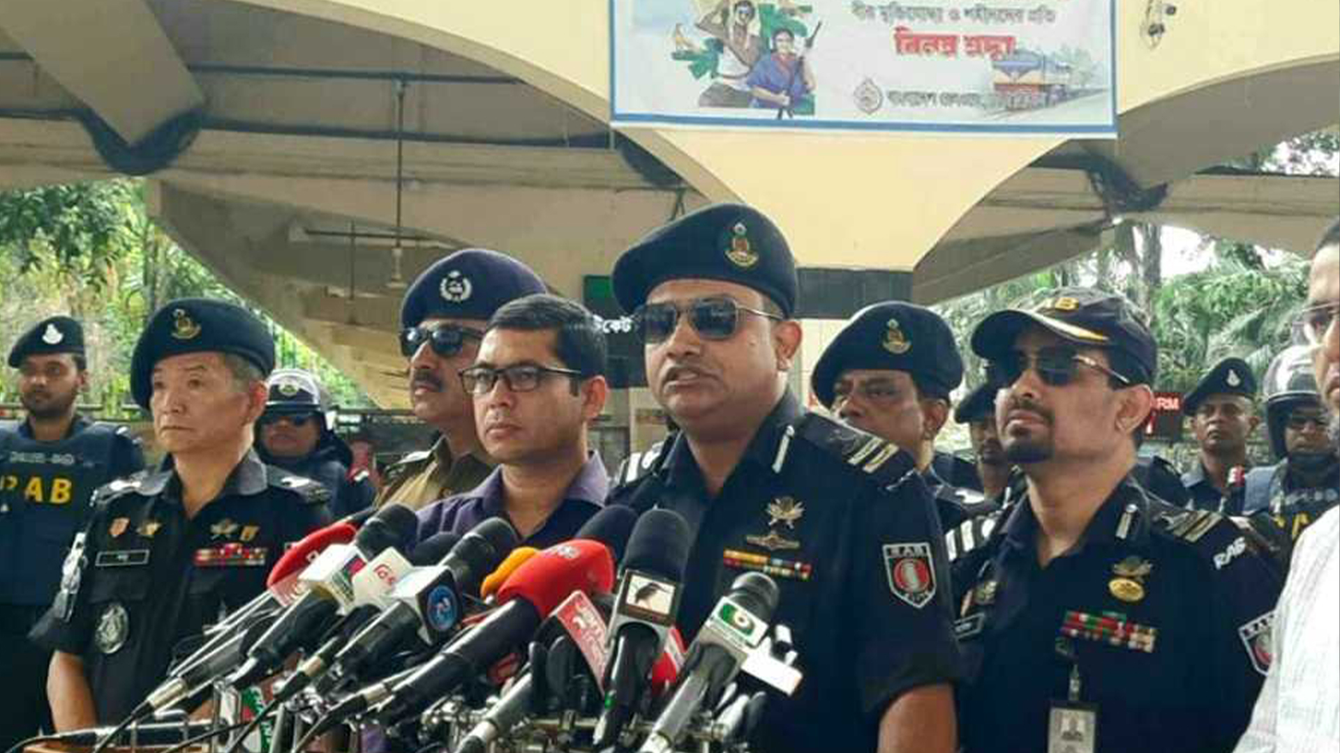 গোয়েন্দা নজরদারিতে টিকিট কালোবাজারিরা: র‍্যাব