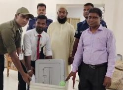 কলাপাড়ায় রাত পোহালেই ভোট, কেন্দ্রে কেন্দ্রে পাঠানো হচ্ছে ভোট গ্রহনের সরঞ্জাম