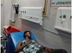 ফেসবুক স্টাটাস দেওয়াকে কেদ্র করে মারামারিতে আহত ১