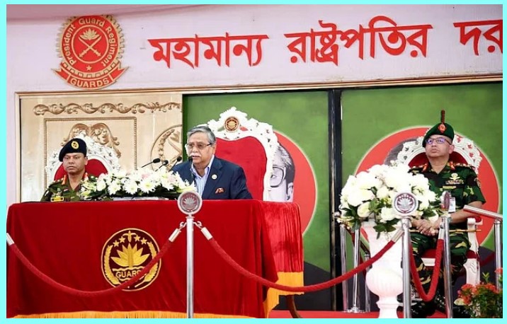 জনসম্পৃক্ততা বিঘ্নিত না করে ভিভিআইপিদের নিরাপত্তা নিশ্চিতের নির্দেশ রাষ্ট্রপতির