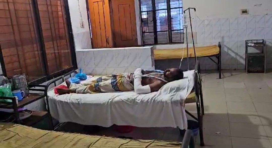 কলাপাড়ায় পরকীয়ার অপবাদে আওয়ামীলীগ নেতাকে নির্যাতন