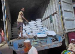 লক্ষ্মীপুরে চোরাইপথে আসছে ভারতীয় নিন্মমানের চিনির চালান