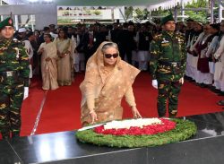 আওয়ামী লীগের ৭৫ বছর: বঙ্গবন্ধুর প্রতিকৃতিতে প্রধানমন্ত্রীর শ্রদ্ধা