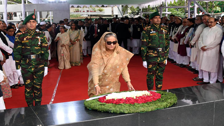 আওয়ামী লীগের ৭৫ বছর: বঙ্গবন্ধুর প্রতিকৃতিতে প্রধানমন্ত্রীর শ্রদ্ধা