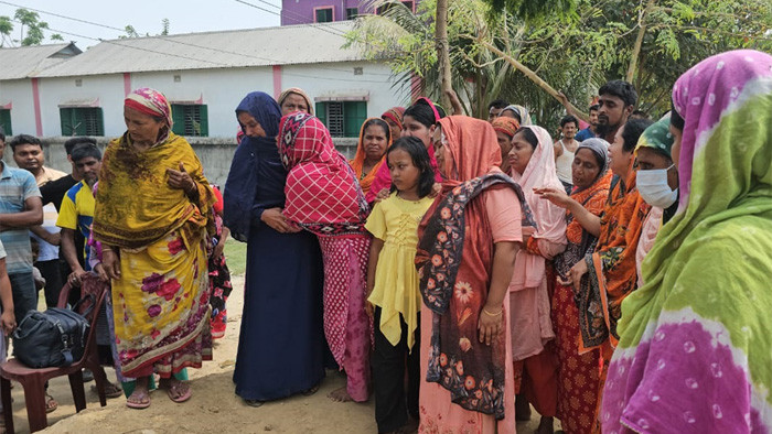 ব্রাহ্মণবাড়িয়ায় শিশুসহ একই পরিবারের ৪ জনের ঝুলন্ত মরদেহ উদ্ধার