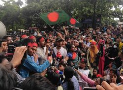 হল না ছাড়ার সিদ্ধান্তে অনড় আন্দোলনরত শিক্ষার্থীরা