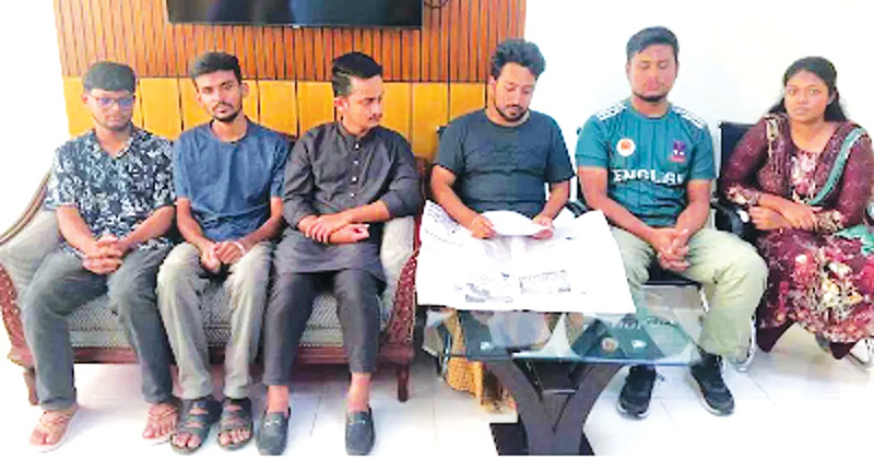 ডিবি কার্যালয় থেকে ভিডিও বার্তায় কর্মসূচি প্রত্যাহারের ঘোষণা ৬ সমন্বয়কের