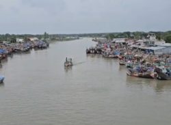 কলাপাড়া উপকূলে একটানা ভারী বৃষ্টিপাত।।জনজীবনে ভোগান্তি, বন্দরে তিন নম্বর সতর্ক সংকেত/