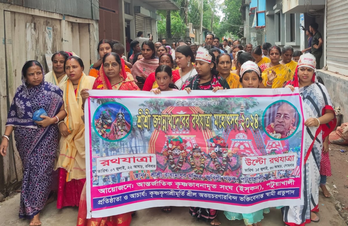 কলাপাড়ায় উল্টো রথটানার মাধ্যমে রথযাত্রা উৎসব অনুষ্ঠিত/