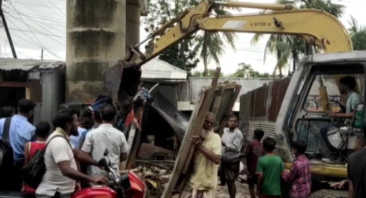 কলাপাড়া ২৫টি অবৈধ স্থাপনা উচ্ছেদ।।