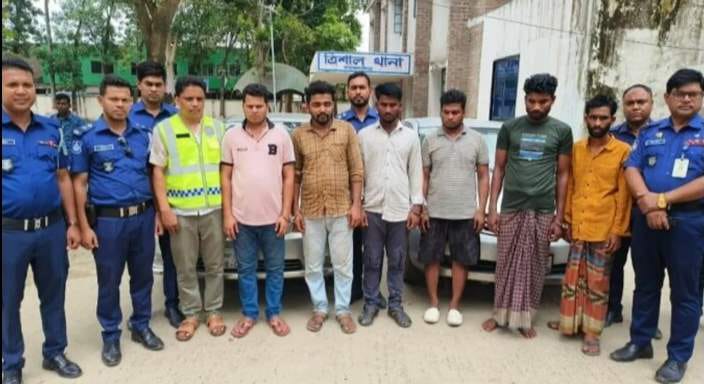 ত্রিশালে চালবাহী ট্রাক ছিনতাইকারী গ্রেফতার