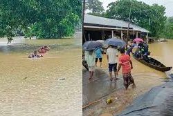 উজানের ঢলে সড়ক তলিয়ে সাজেকে আটকা ৭০০ পর্যটক