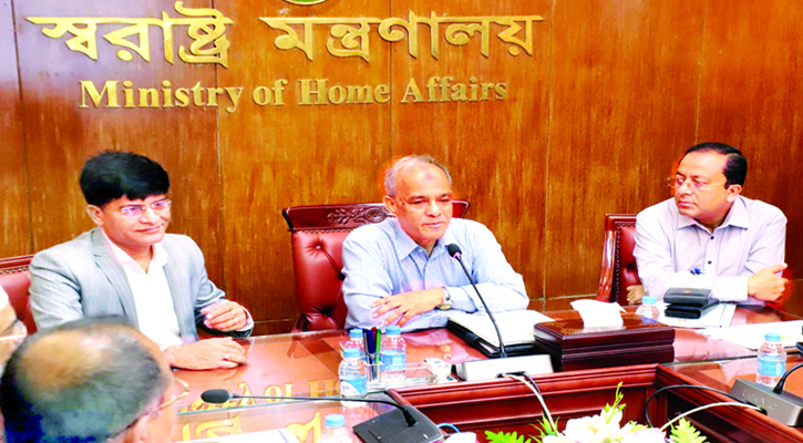 আইনশৃঙ্খলা পরিস্থিতির উন্নতিকে মূল চ্যালেঞ্জ হিসেবে নিলেন স্বরাষ্ট্র উপদেষ্টা