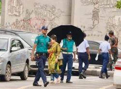 ট্রাফিক ও আইনশৃঙ্খলা নিয়ন্ত্রণে সড়কে ফিরল পুলিশ