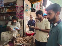 কলাপাড়ায় বাজার মনিটরিং ও ট্রাফিক নিয়ন্ত্রণে শিক্ষার্থীরা।।