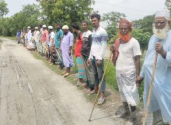 জলাবদ্ধতা নিরসনে কলাপাড়ায় কৃষকদের মানববন্ধন।।