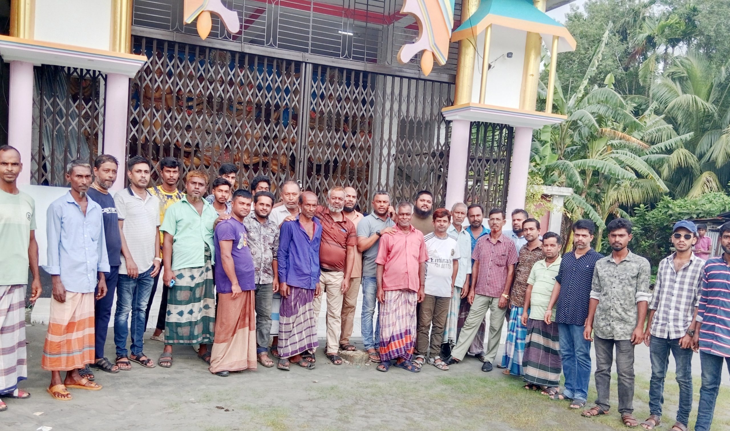 কলাপাড়ায় সরকারী স্থাপনা, পুলিশ ভবন ও  সংখ্যালঘু সম্প্রদায়ের পাশে থেকে সহযোগিতা করতে বিএনপির মাইকিং ও গণসংযোগ/